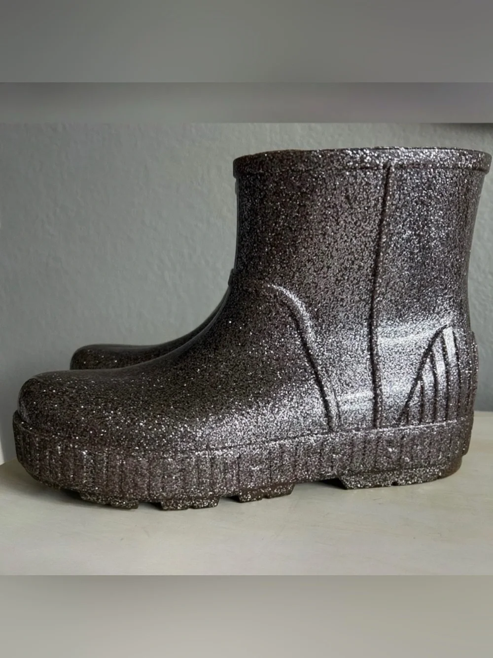 Ugg Purple glitter Drizlita rain boot welly, women’s size 10.